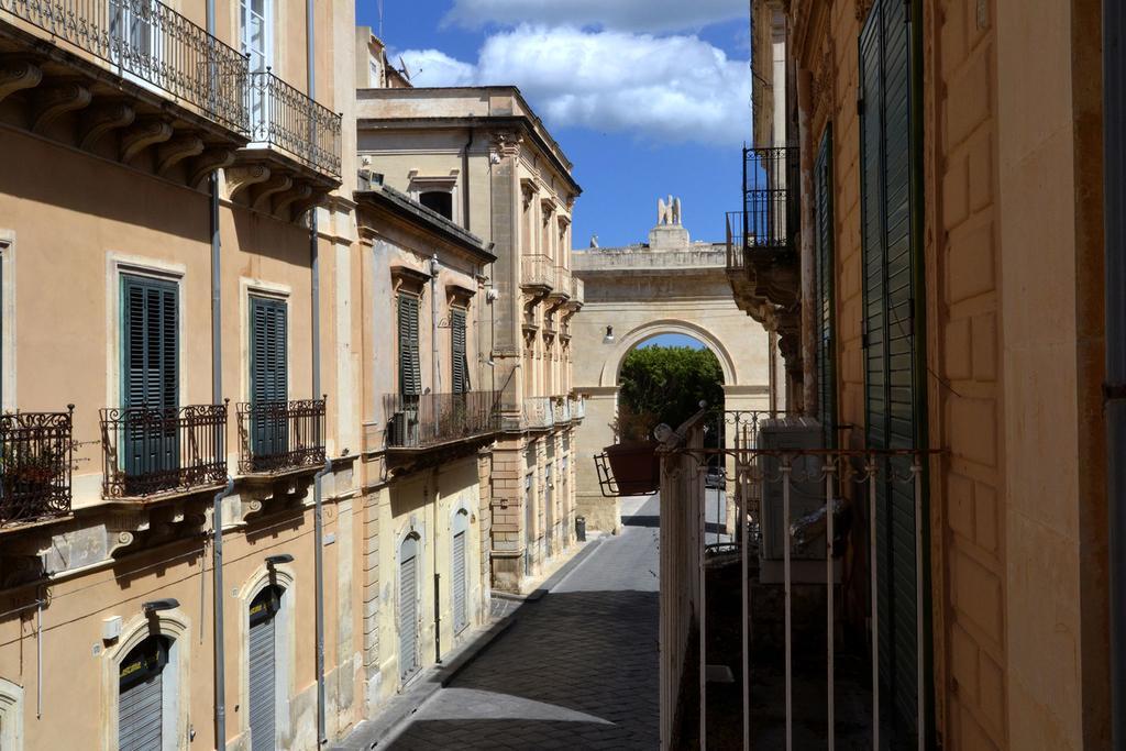 Hotel Porta Reale Noto Esterno foto