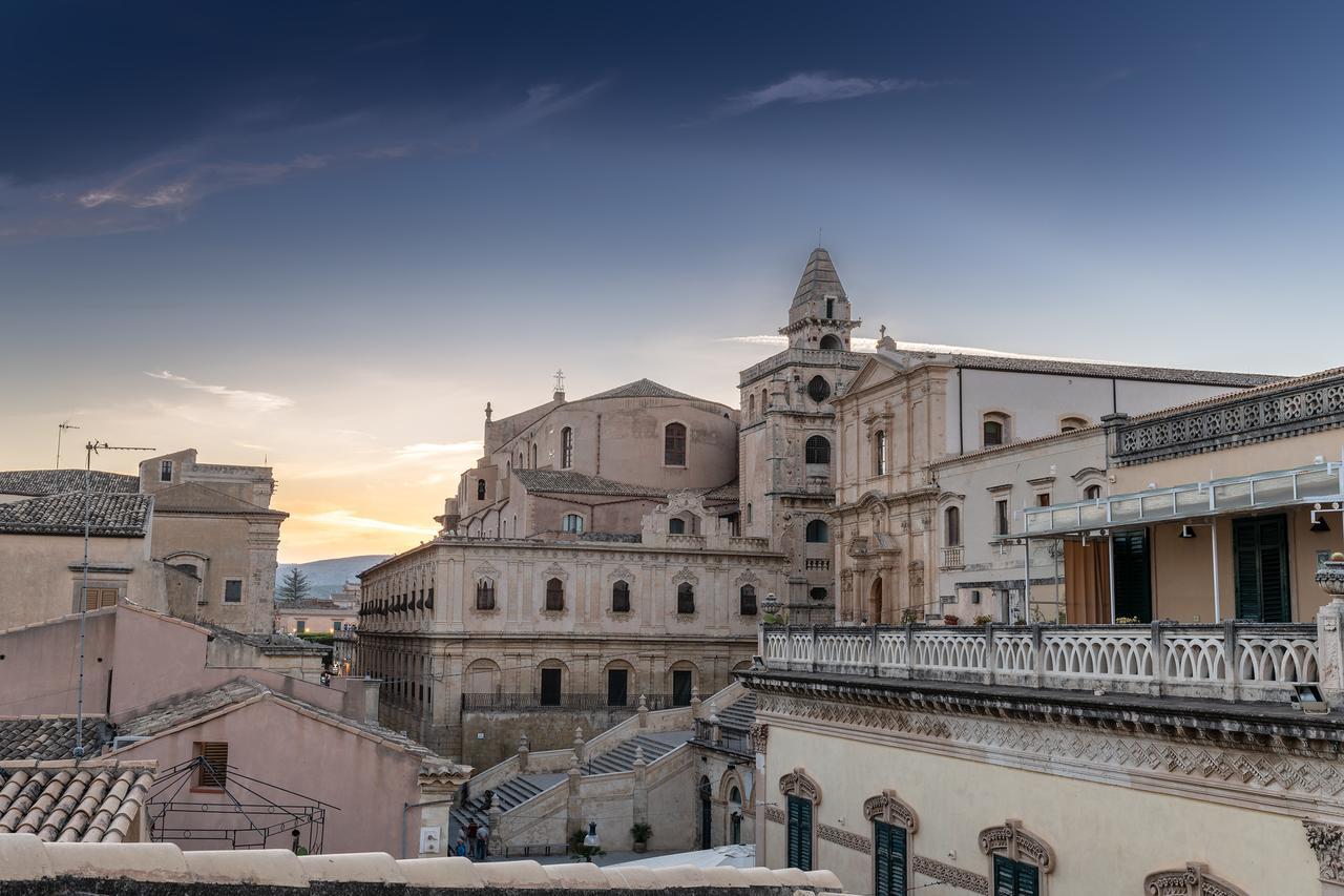 Hotel Porta Reale Noto Esterno foto